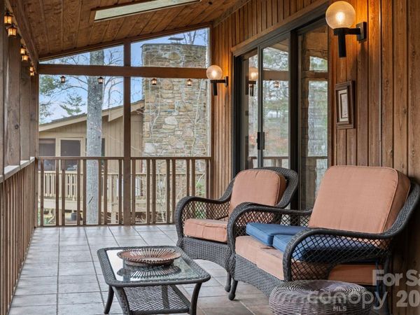 301 N Scarlet Oak Lane , Hendersonville, NC 28791