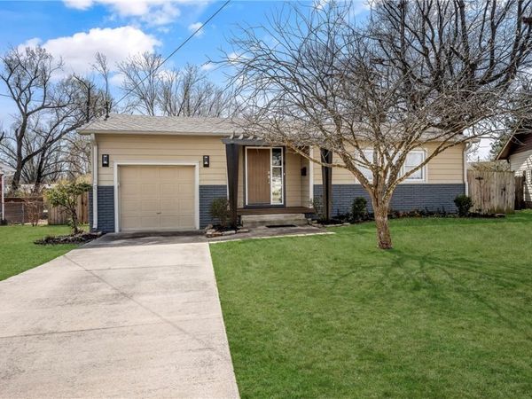 715 NW 6th Street, Bentonville, AR 72712