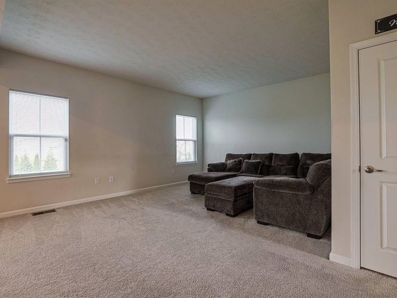 320 Chevington Chase , Tipp City, OH 45371 Photo 7