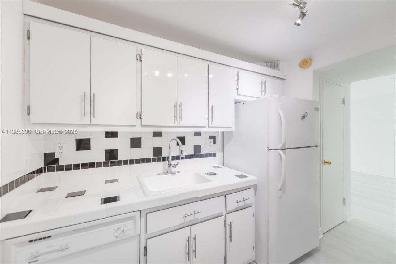 1865 N 79th St Cswy, Unit 5H, North Bay Village, FL 33141 Photo