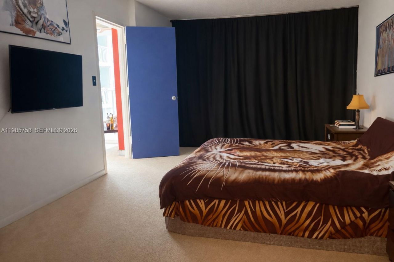 7601 E Treasure Dr , Unit 910, North Bay Village, FL 33141 Photo