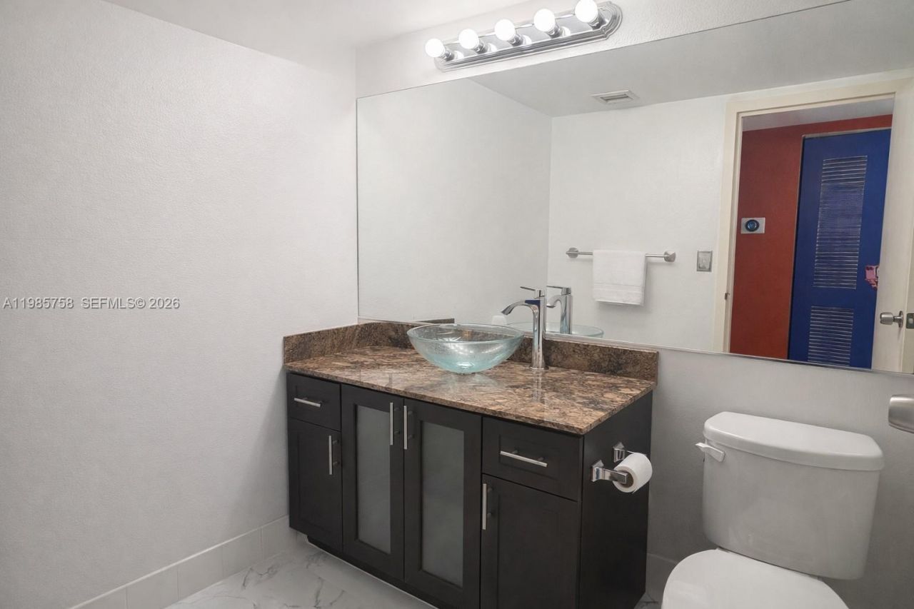 7601 E Treasure Dr , Unit 910, North Bay Village, FL 33141 Photo