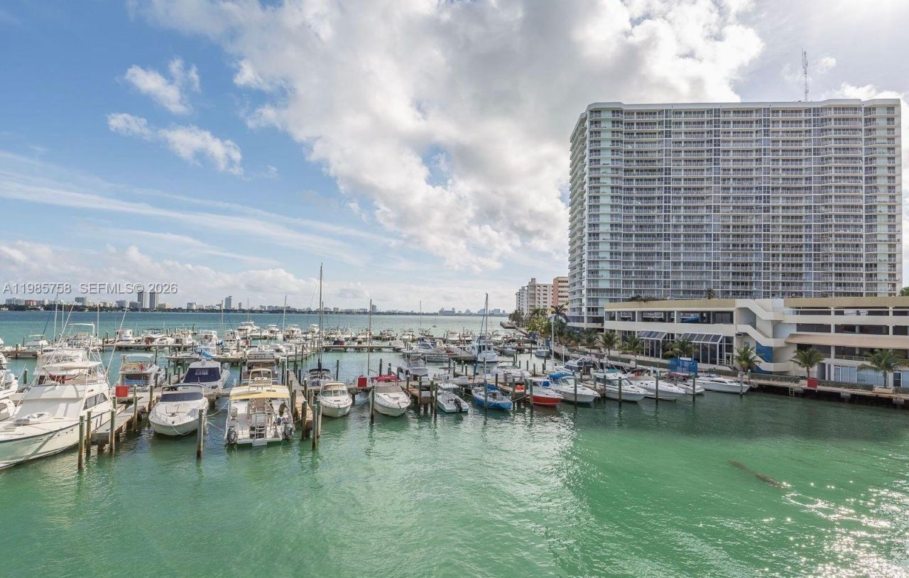 7601 E Treasure Dr , Unit 910, North Bay Village, FL 33141 Photo