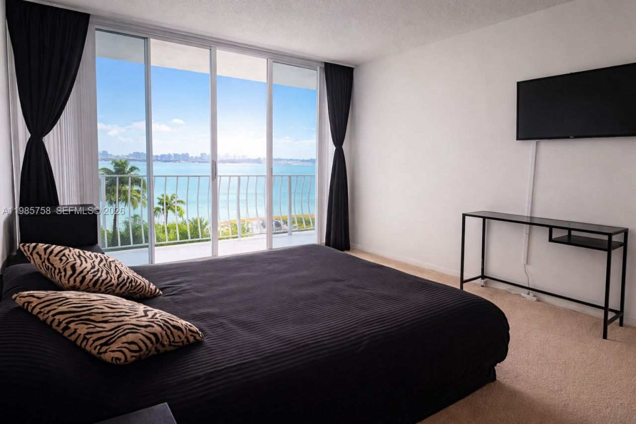 7601 E Treasure Dr , Unit 910, North Bay Village, FL 33141 Photo