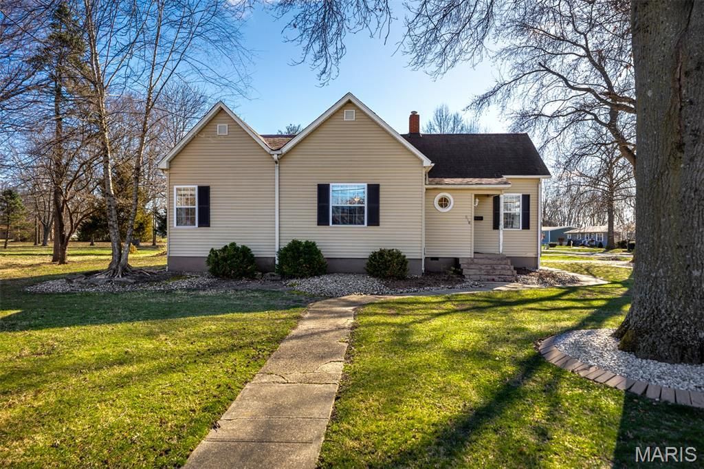 518 S Madison Street, Staunton, IL 62088 Main Photo