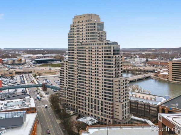 128 Campau Circle NW, Grand Rapids, MI 49503