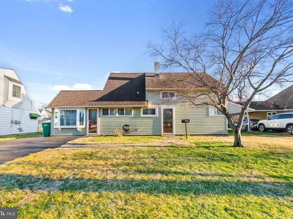 198 NORTHPARK DRIVE , LEVITTOWN, PA 19054