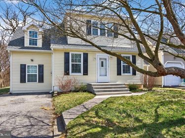 3797 CHESTNUT ROAD, ALBURTIS, PA 18011