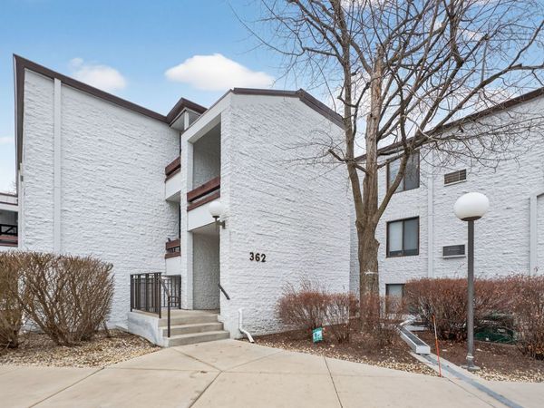 362 W Miner Street, Unit 1A, Arlington Heights, IL 60005