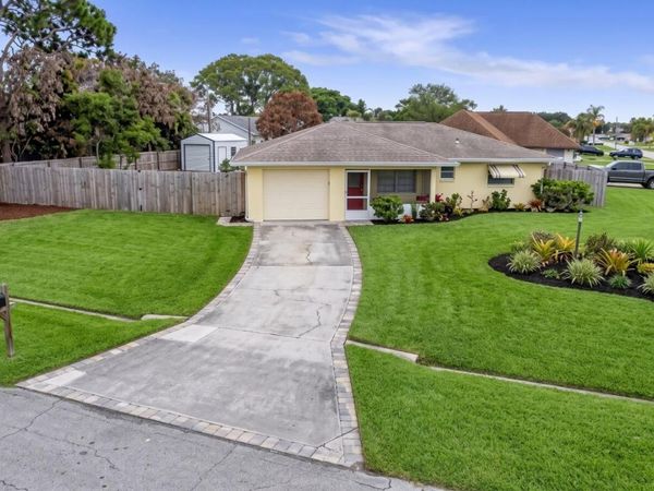 1491 SE Concha Street, Port St. Lucie, FL 34983