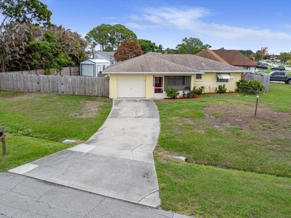 1491 SE Concha Street, Port St. Lucie, FL 34983