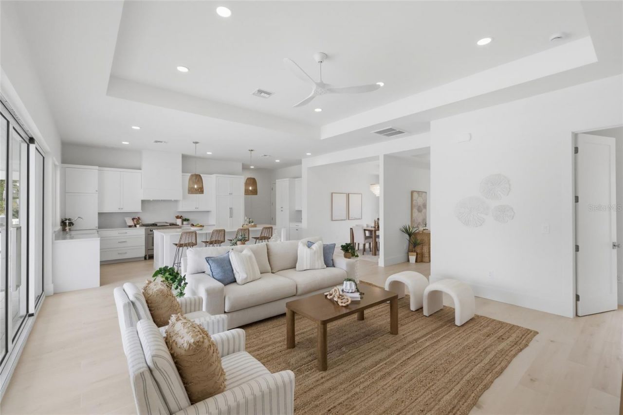 680 Key Royale Drive, Holmes Beach, FL 34217 Photo