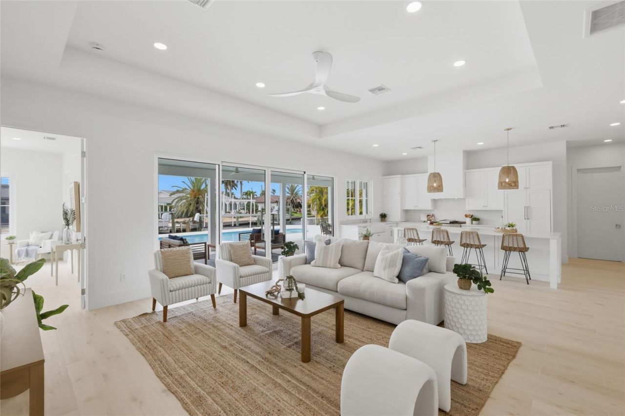 680 Key Royale Drive, Holmes Beach, FL 34217 Photo