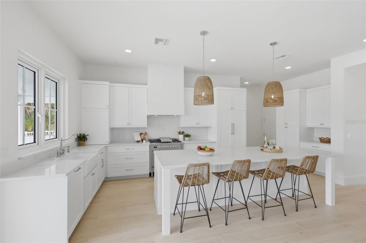 680 Key Royale Drive, Holmes Beach, FL 34217 Photo