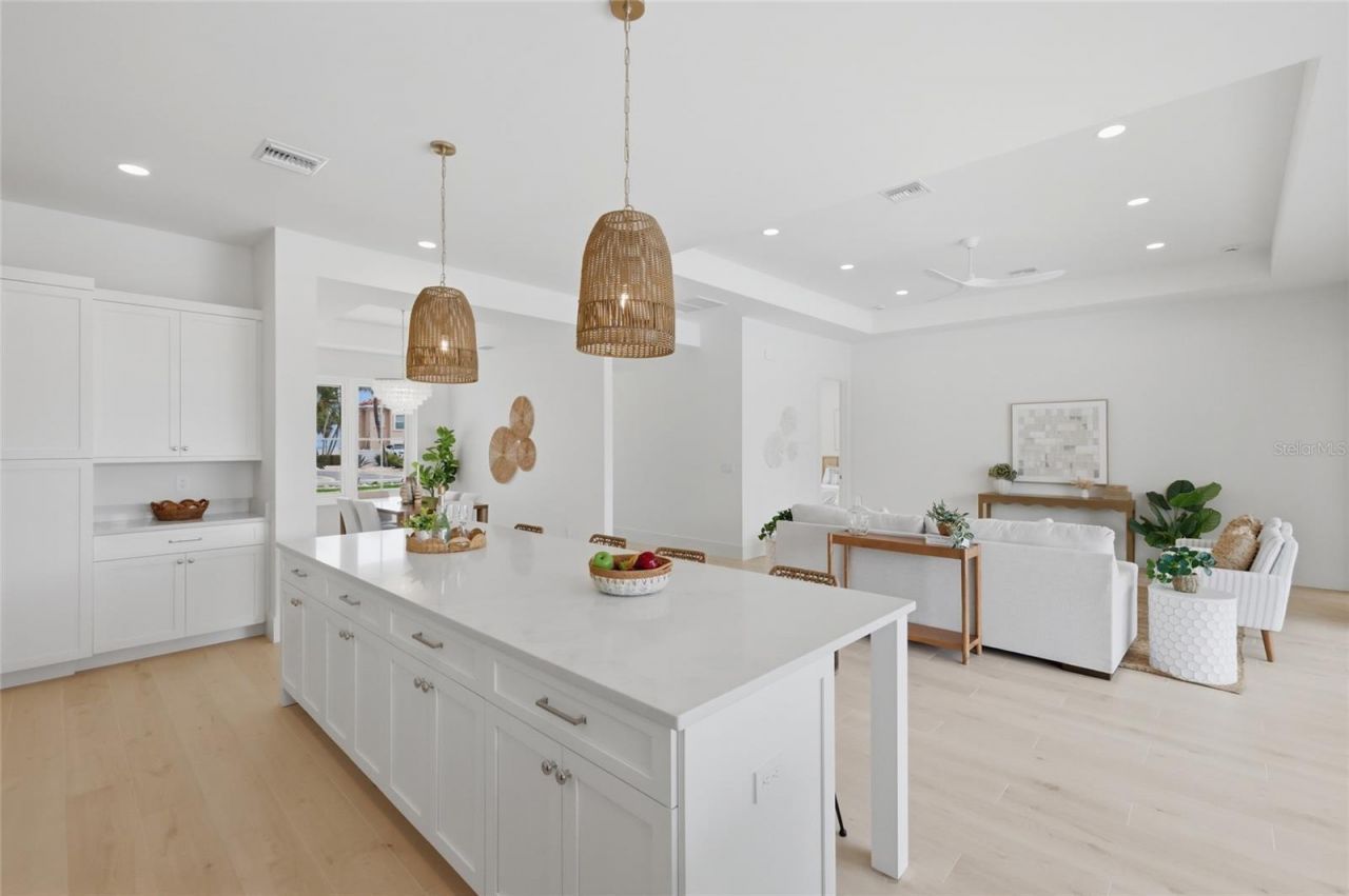 680 Key Royale Drive, Holmes Beach, FL 34217 Photo