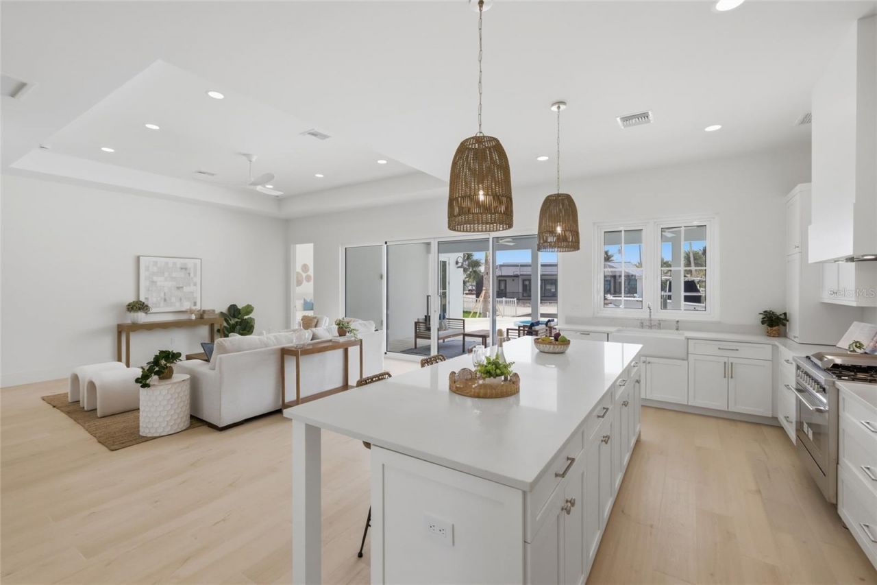 680 Key Royale Drive, Holmes Beach, FL 34217 Photo