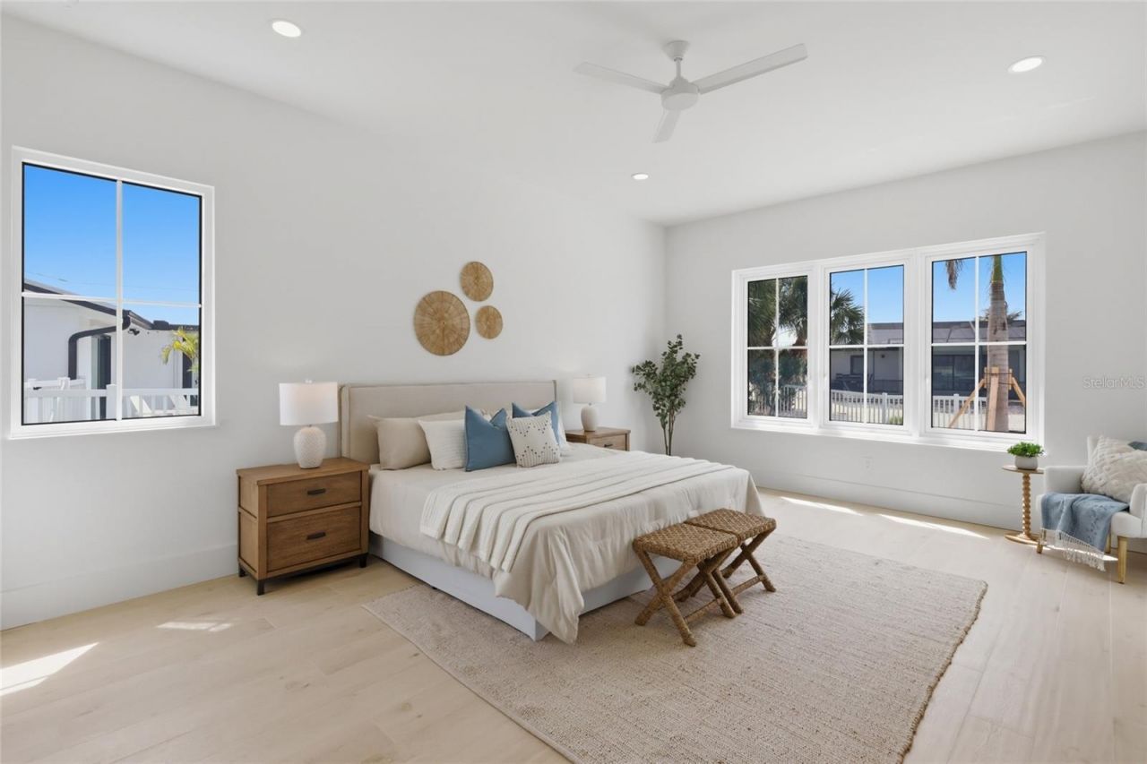 680 Key Royale Drive, Holmes Beach, FL 34217 Photo