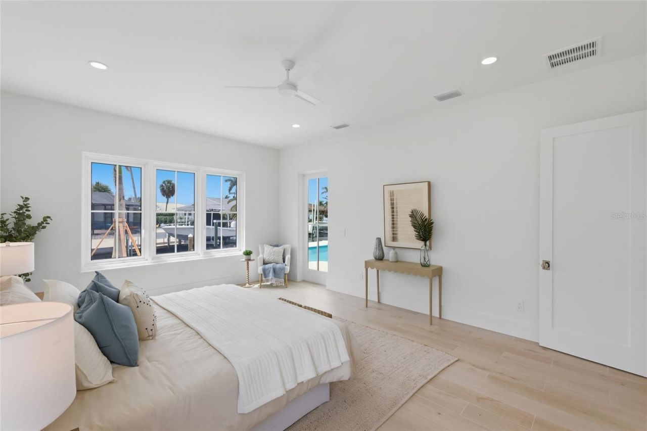 680 Key Royale Drive, Holmes Beach, FL 34217 Photo