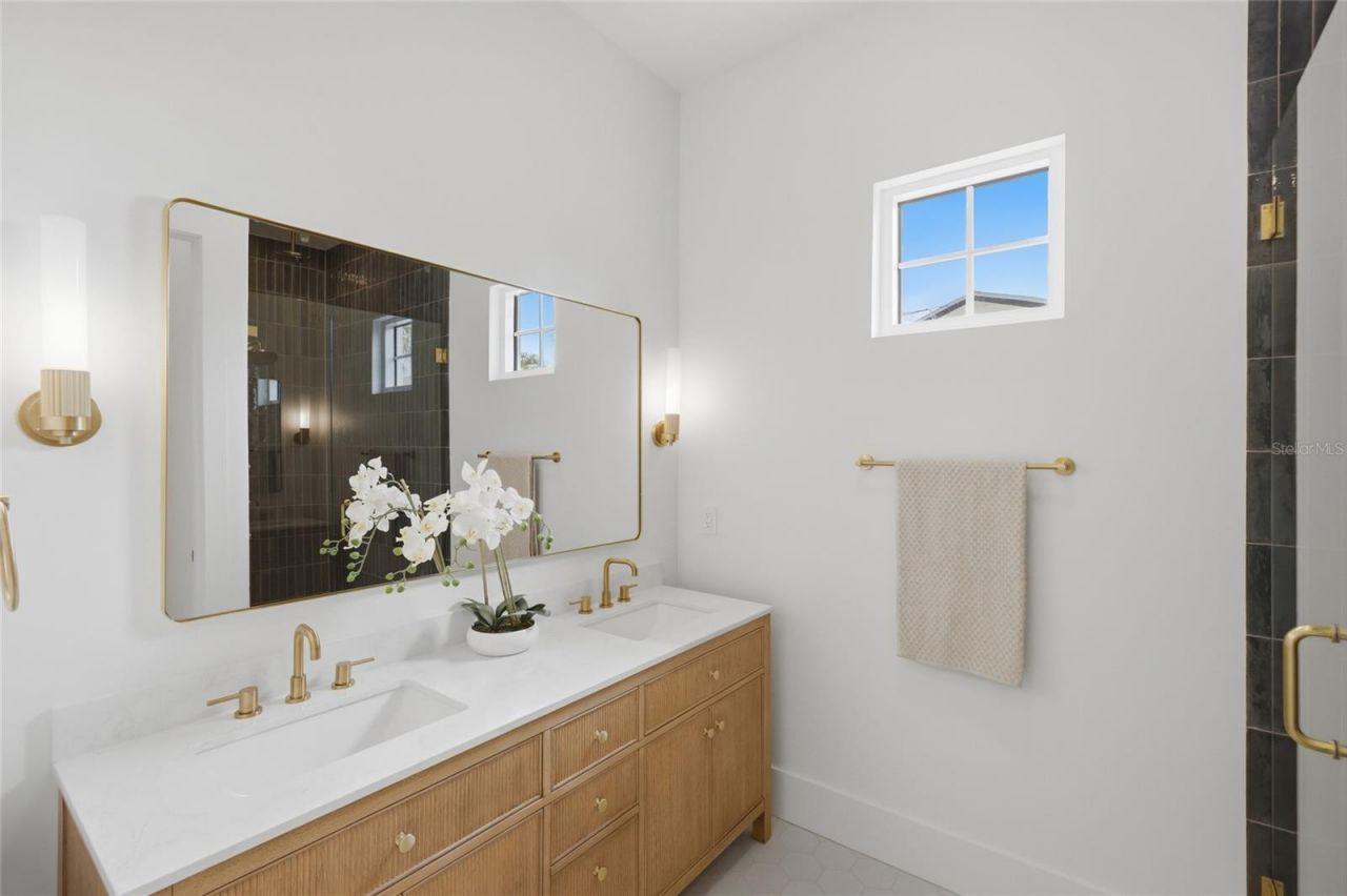 680 Key Royale Drive, Holmes Beach, FL 34217 Photo