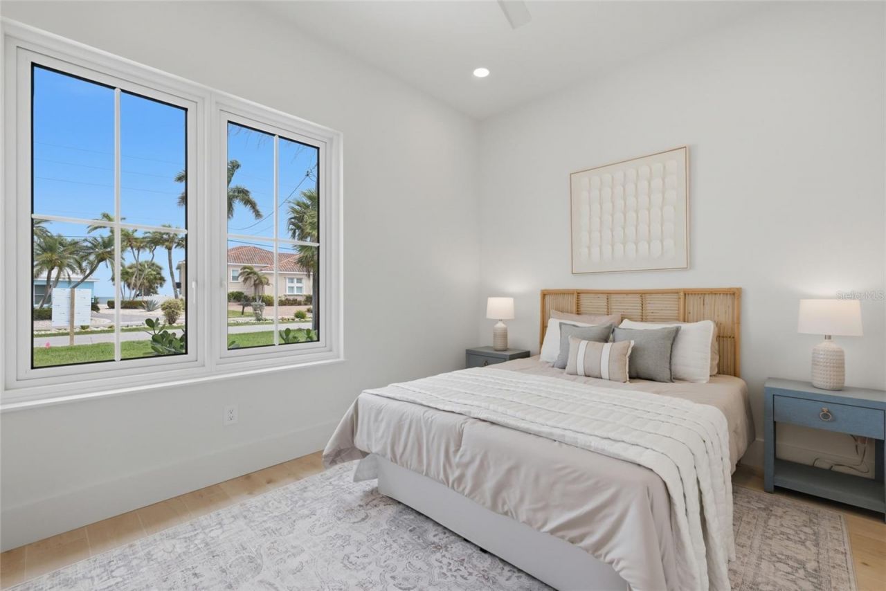 680 Key Royale Drive, Holmes Beach, FL 34217 Photo