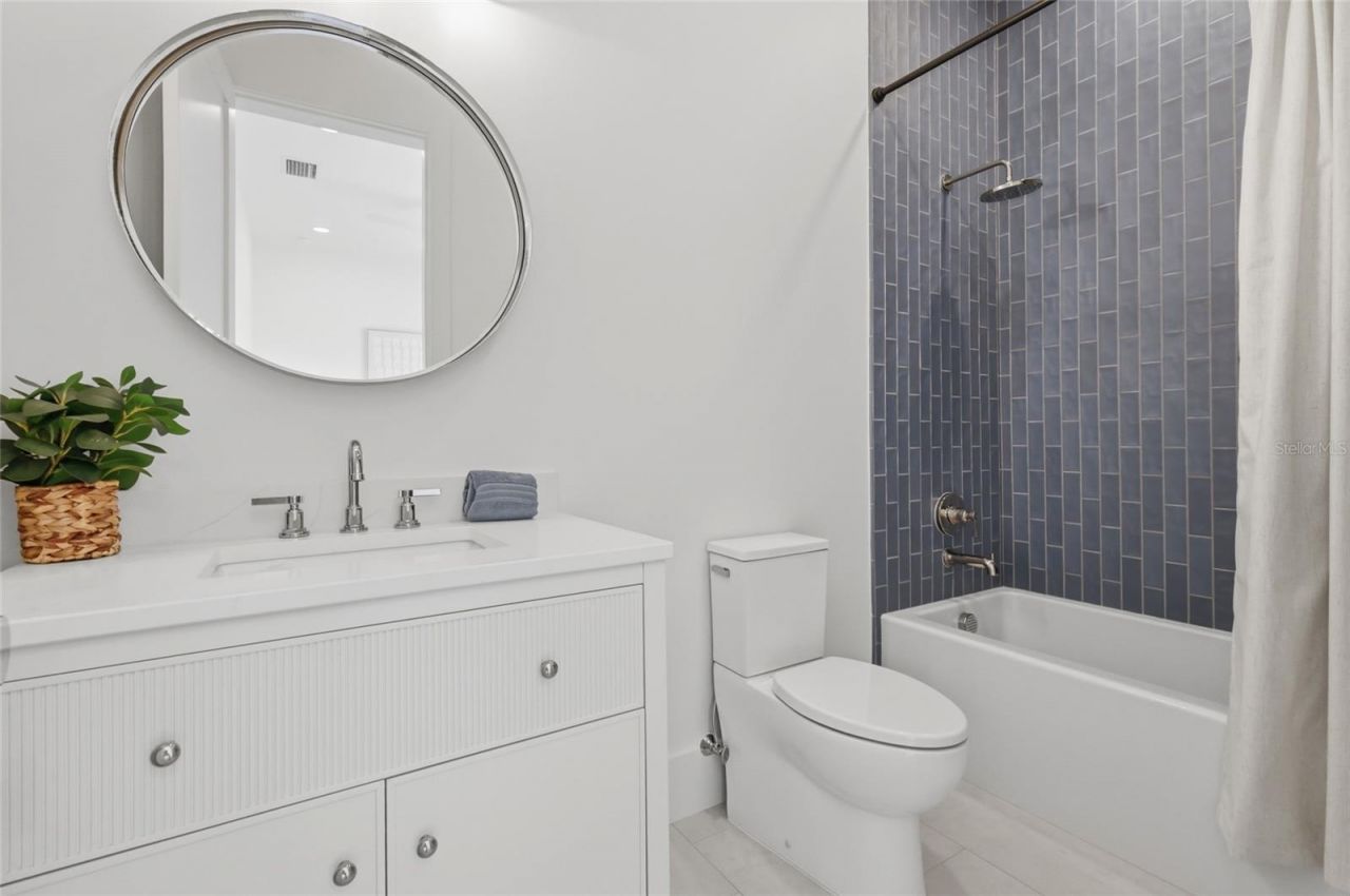 680 Key Royale Drive, Holmes Beach, FL 34217 Photo