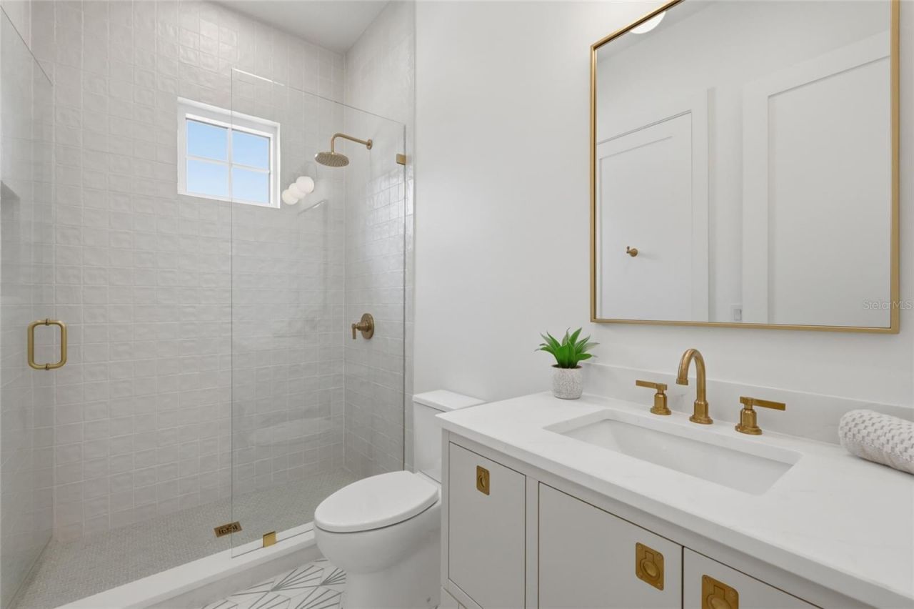 680 Key Royale Drive, Holmes Beach, FL 34217 Photo