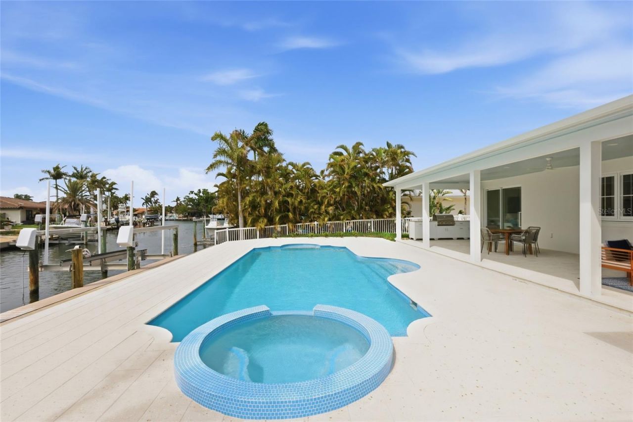 680 Key Royale Drive, Holmes Beach, FL 34217 Photo