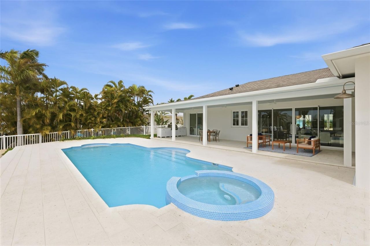 680 Key Royale Drive, Holmes Beach, FL 34217 Photo