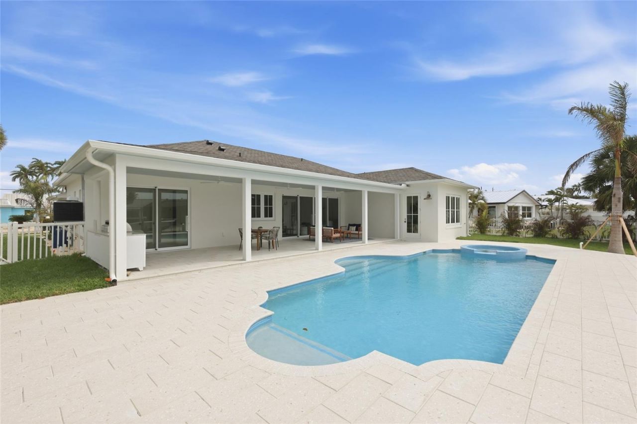 680 Key Royale Drive, Holmes Beach, FL 34217 Photo