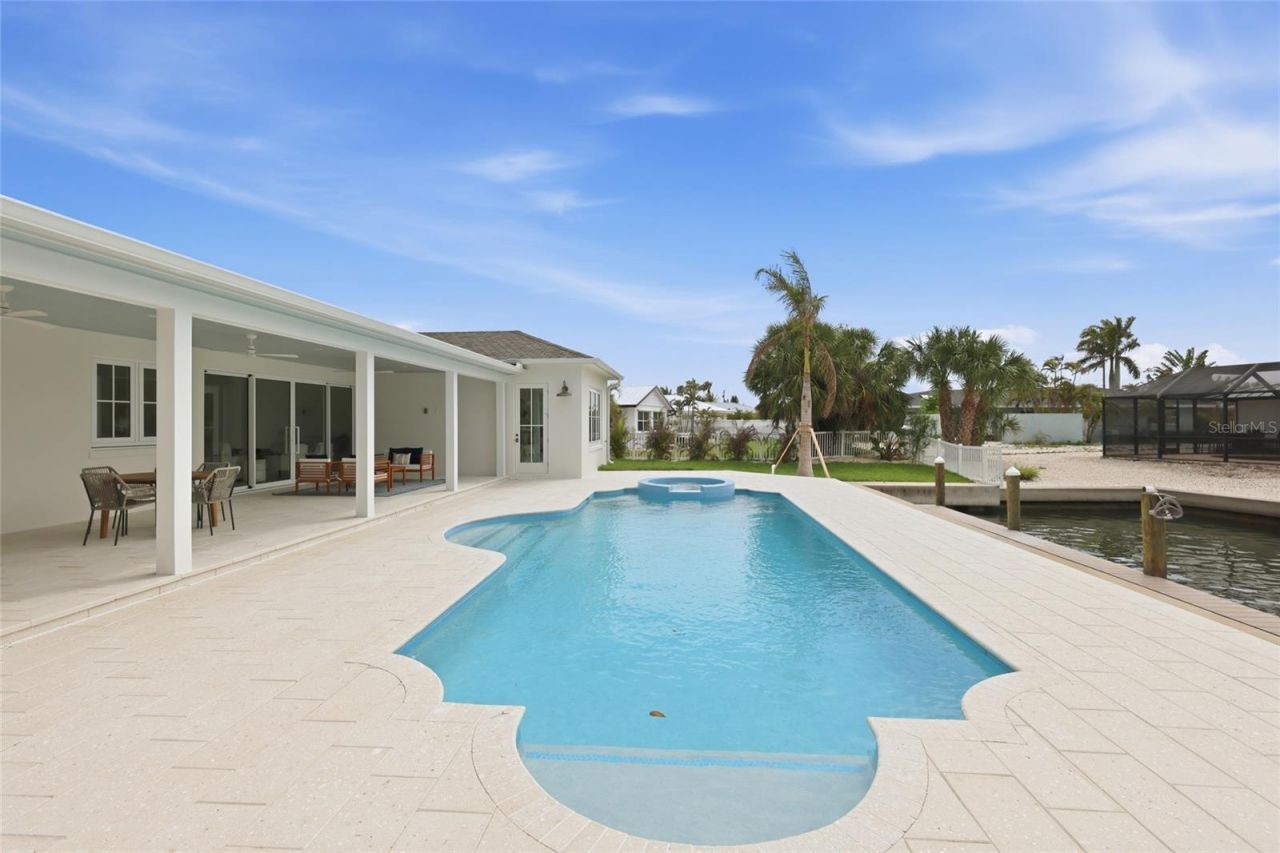 680 Key Royale Drive, Holmes Beach, FL 34217 Photo