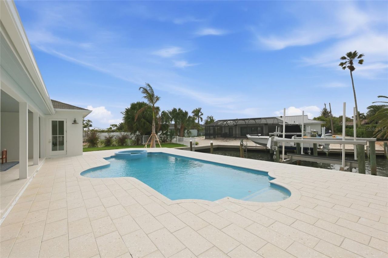 680 Key Royale Drive, Holmes Beach, FL 34217 Photo