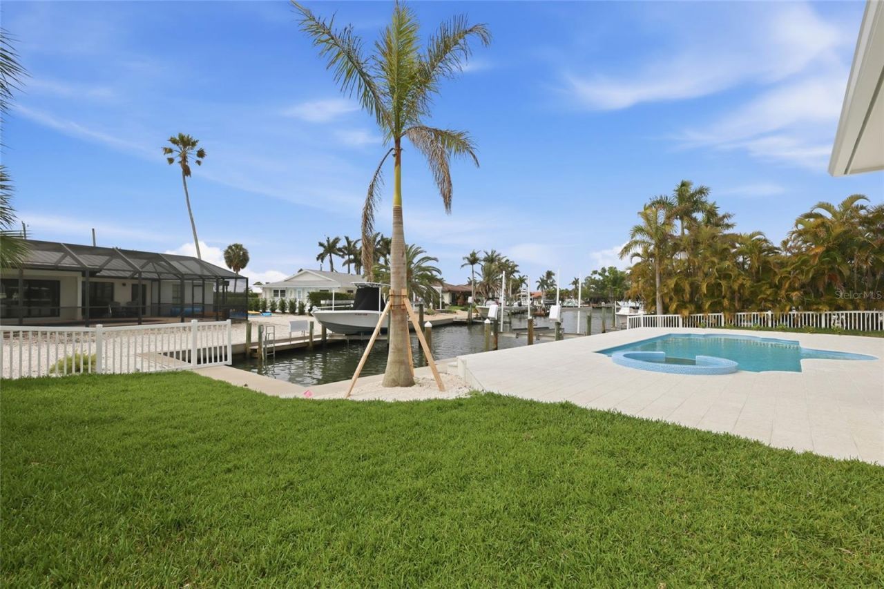 680 Key Royale Drive, Holmes Beach, FL 34217 Photo