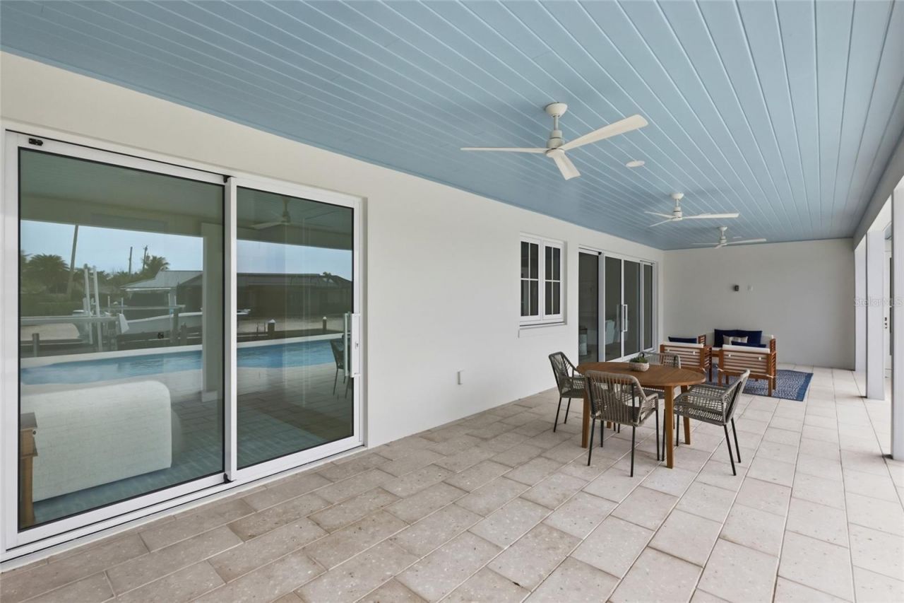 680 Key Royale Drive, Holmes Beach, FL 34217 Photo