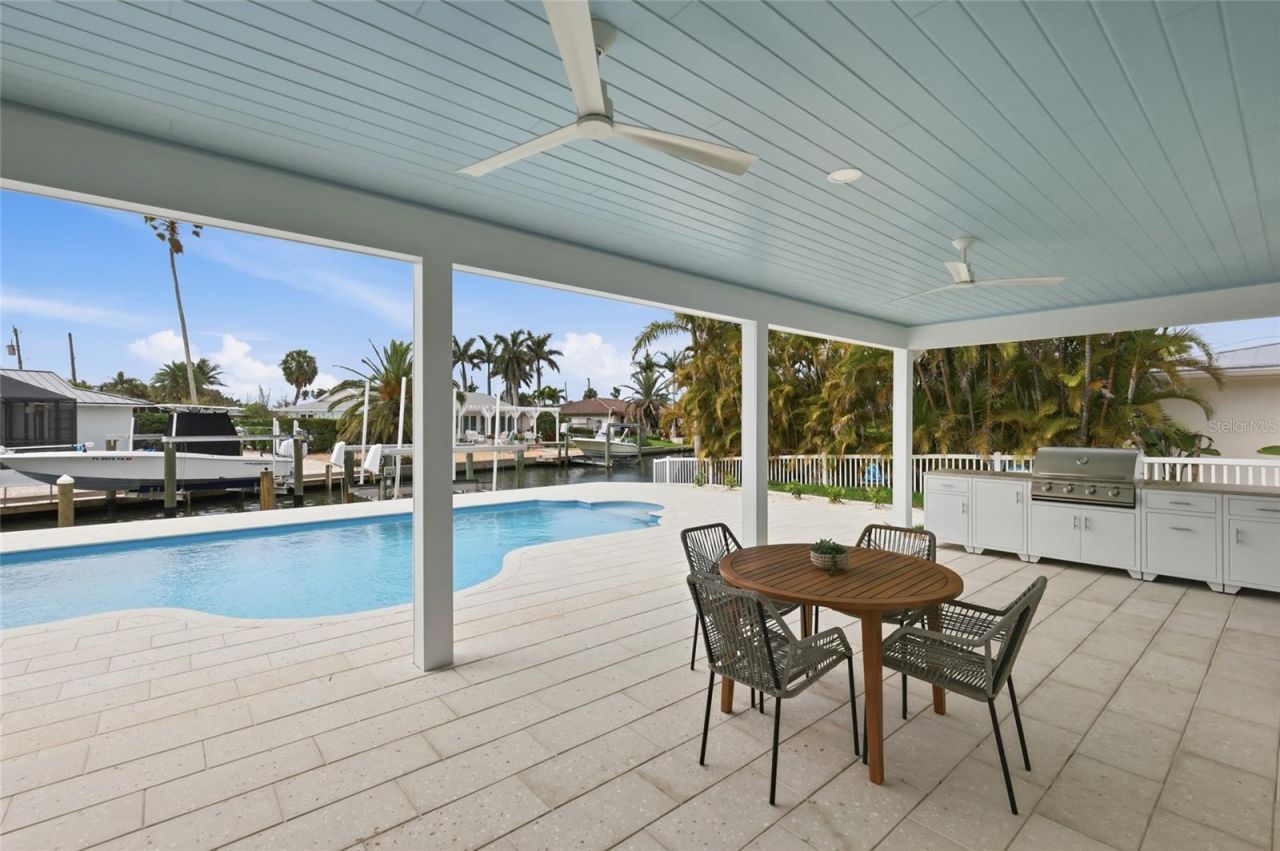 680 Key Royale Drive, Holmes Beach, FL 34217 Photo