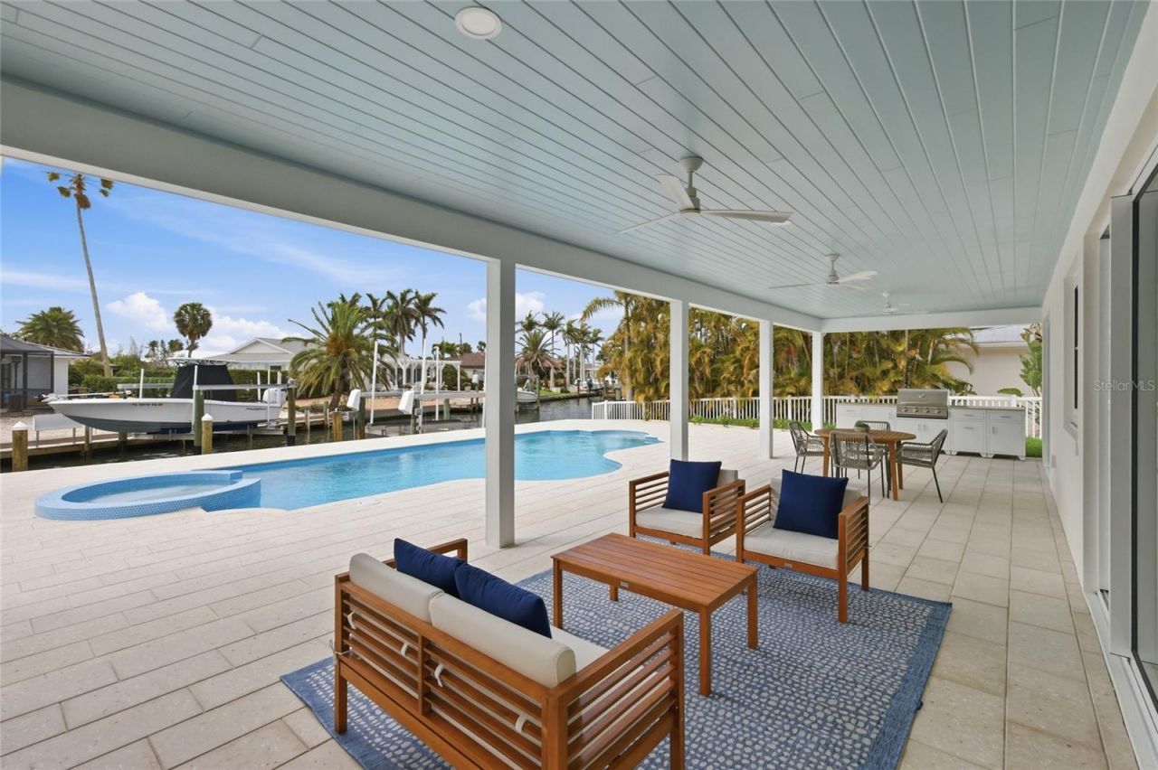 680 Key Royale Drive, Holmes Beach, FL 34217 Photo