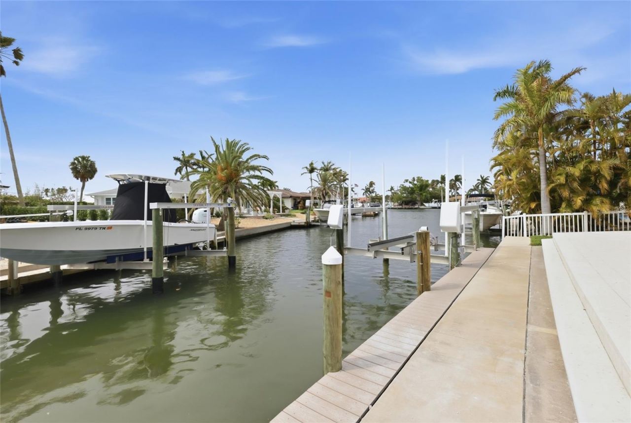 680 Key Royale Drive, Holmes Beach, FL 34217 Photo