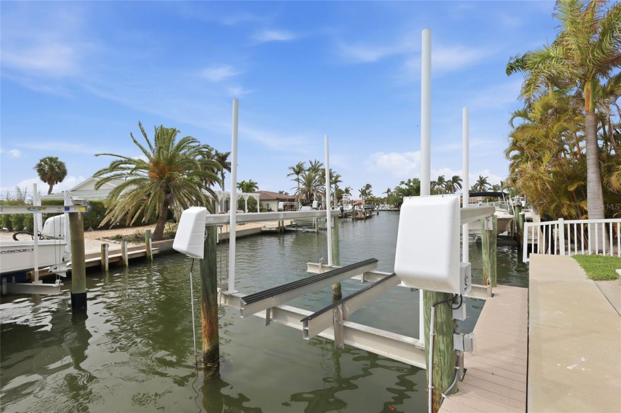 680 Key Royale Drive, Holmes Beach, FL 34217 Photo