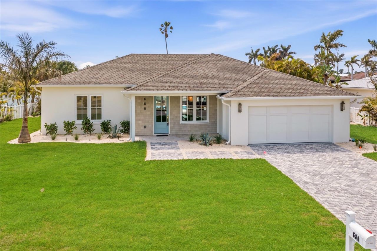 680 Key Royale Drive, Holmes Beach, FL 34217 Photo