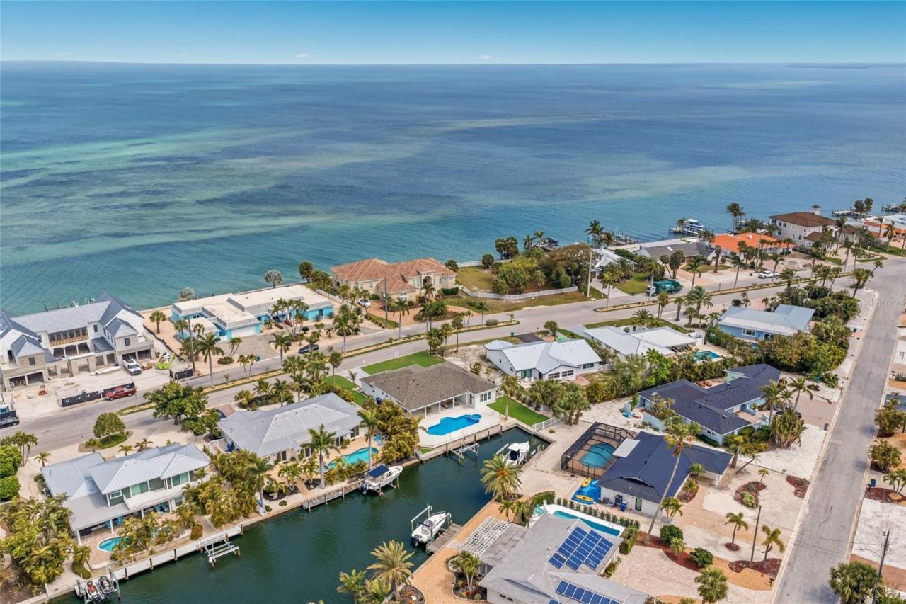 680 Key Royale Drive, Holmes Beach, FL 34217 Photo