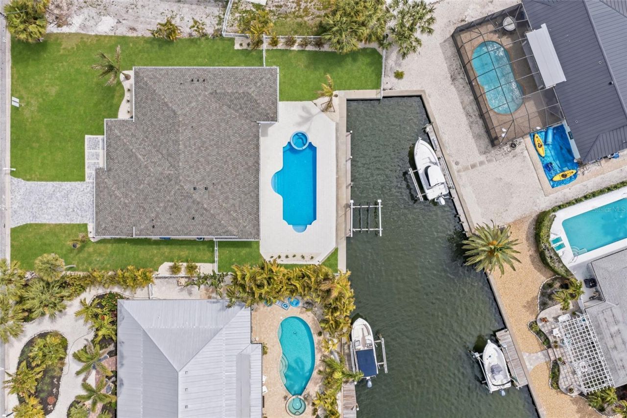 680 Key Royale Drive, Holmes Beach, FL 34217 Photo