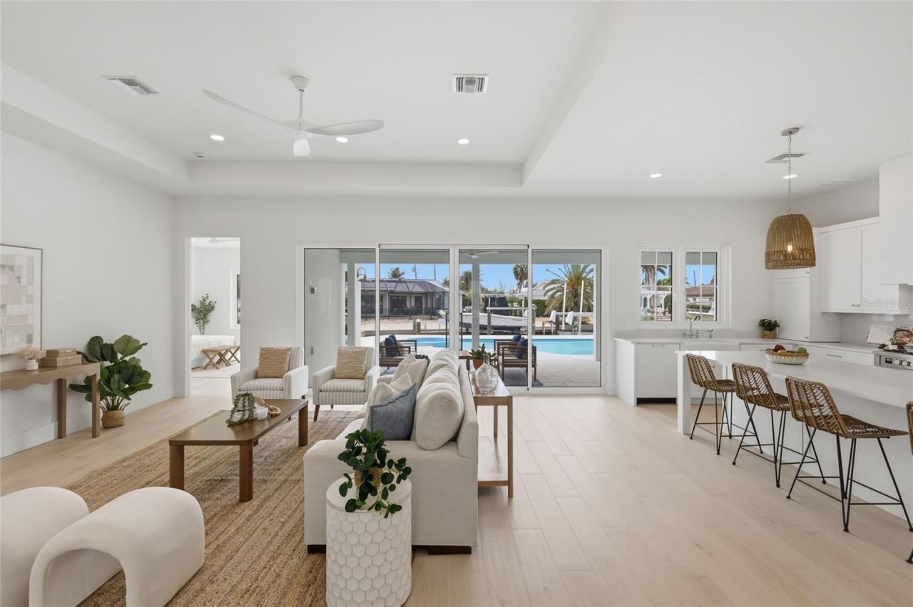 680 Key Royale Drive, Holmes Beach, FL 34217 Photo