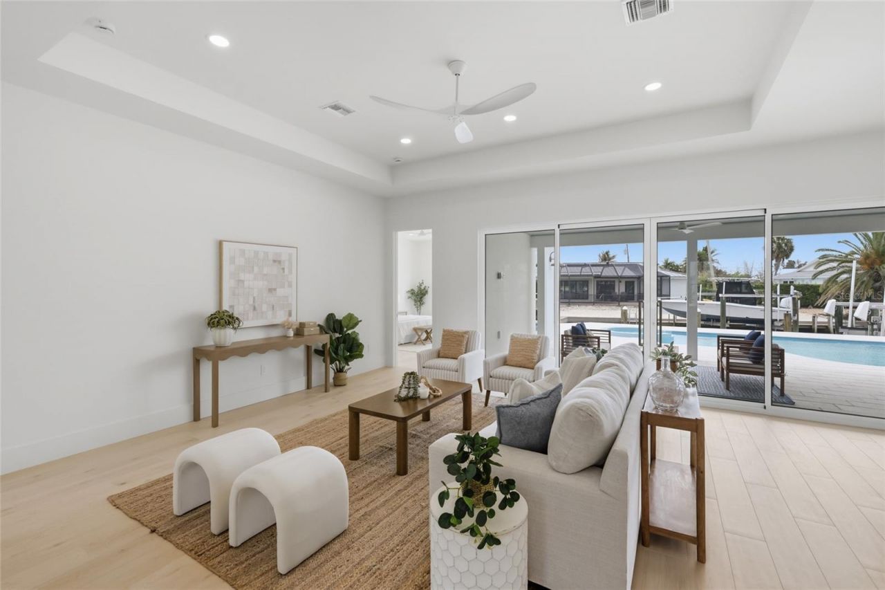 680 Key Royale Drive, Holmes Beach, FL 34217 Photo