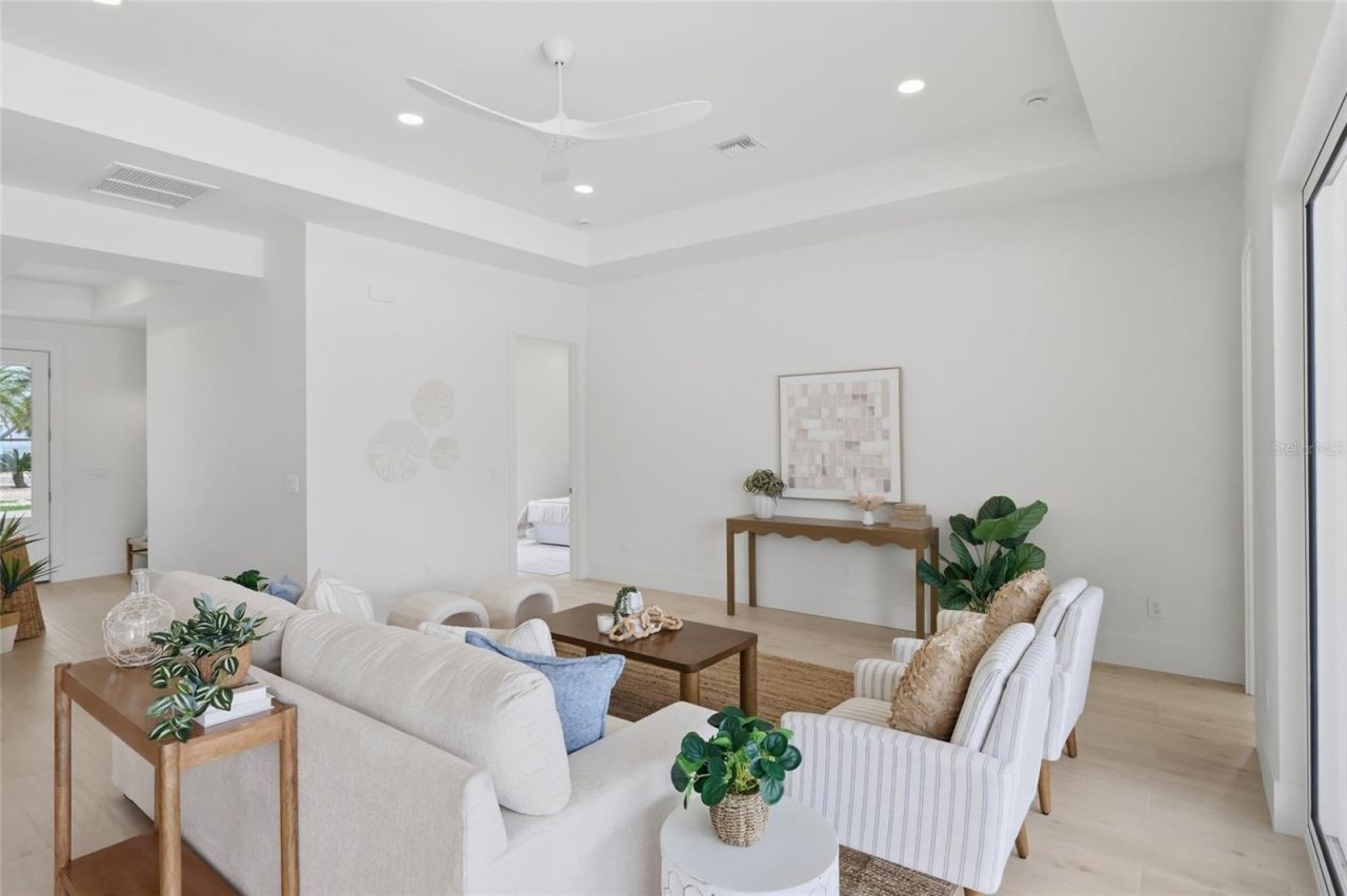 680 Key Royale Drive, Holmes Beach, FL 34217 Photo