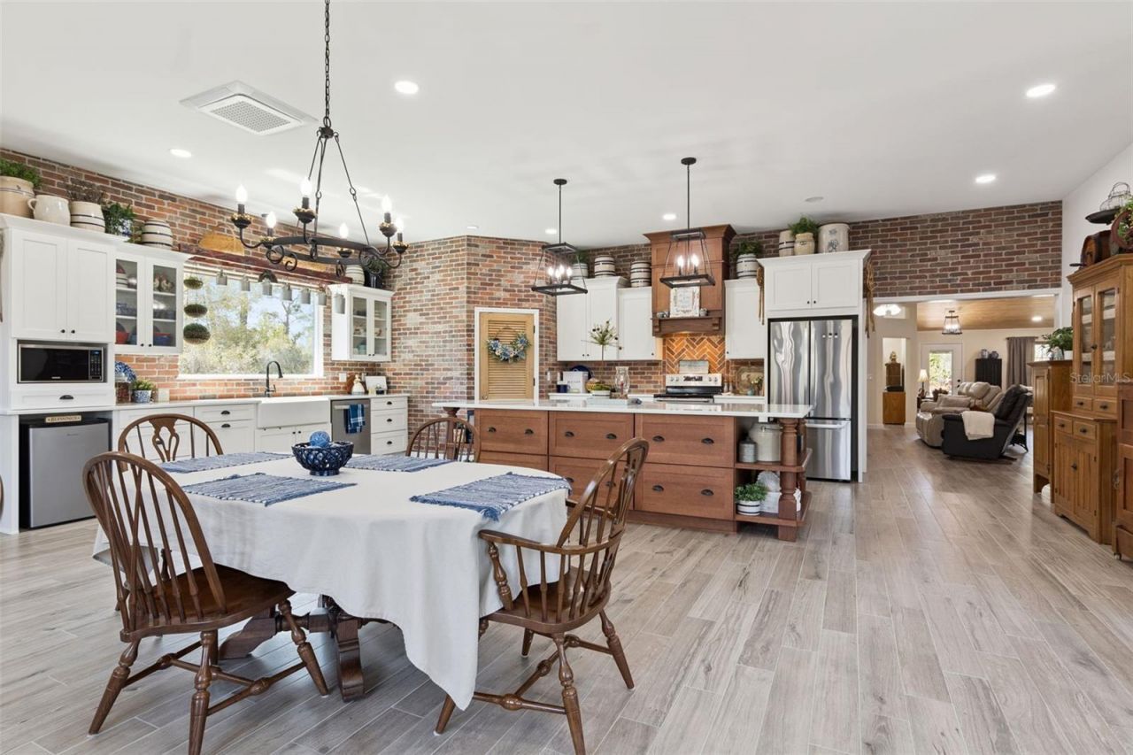 37008 Forestdel Drive, Eustis, FL 32736 Photo