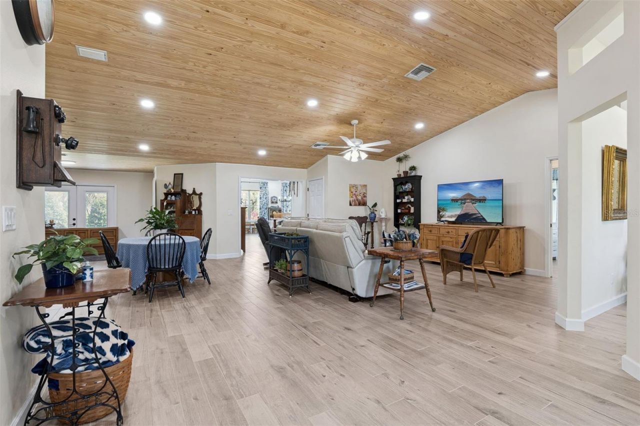 37008 Forestdel Drive, Eustis, FL 32736 Photo