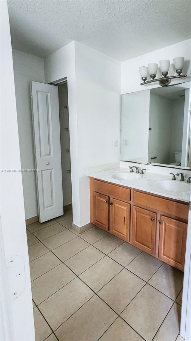 470 NE 194th Ter, Unit 470, Miami, FL 33179 Photo