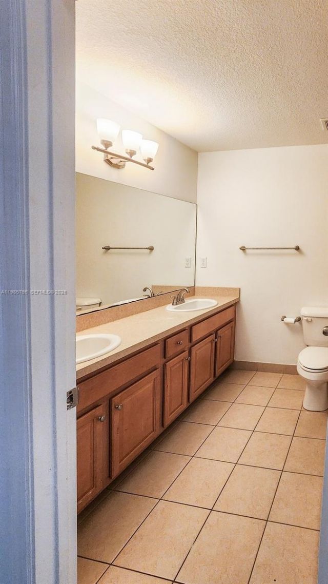 470 NE 194th Ter, Unit 470, Miami, FL 33179 Photo