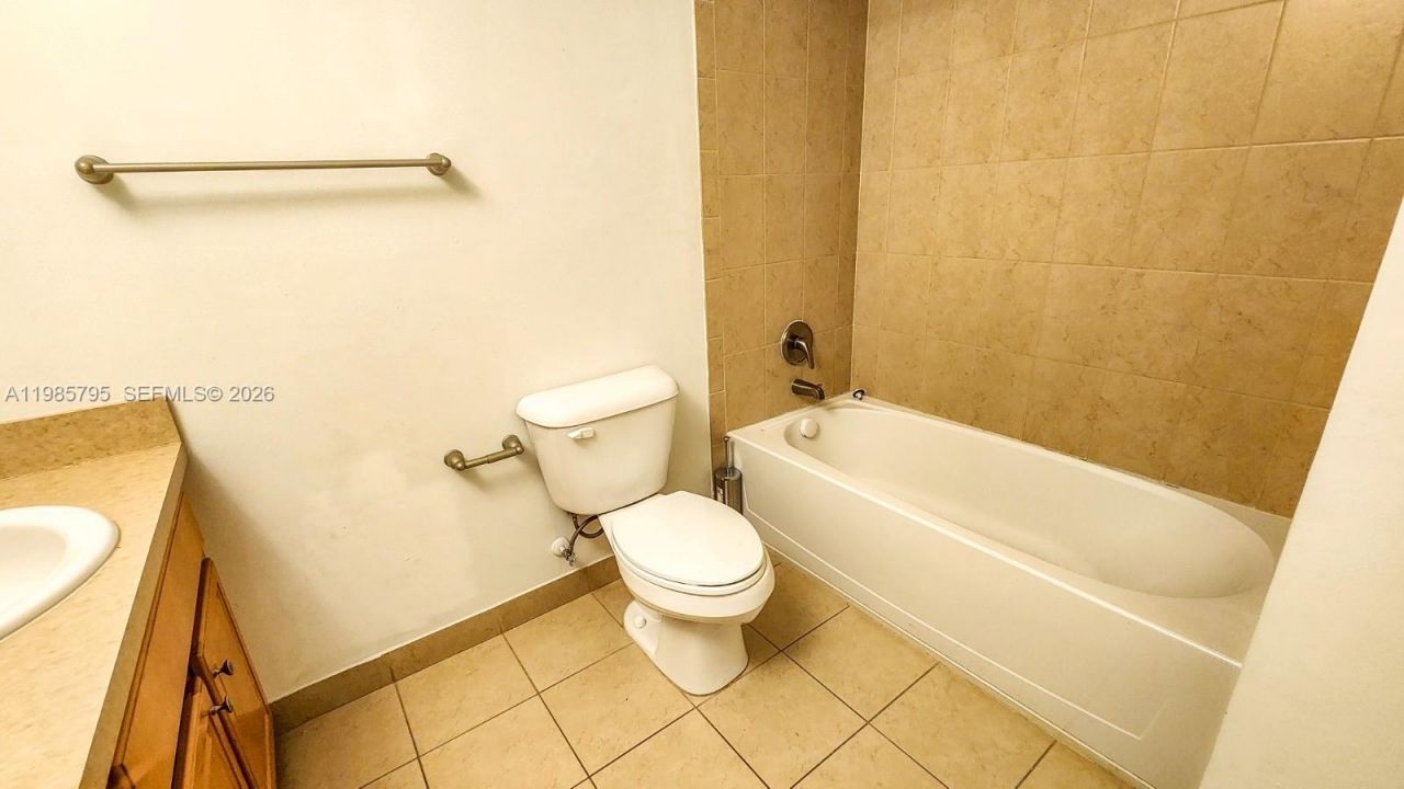 470 NE 194th Ter , Unit 470, Miami, FL 33179 Photo