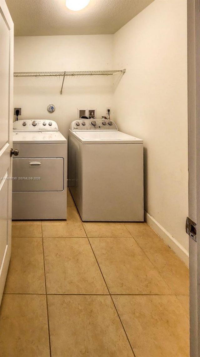 470 NE 194th Ter , Unit 470, Miami, FL 33179 Photo