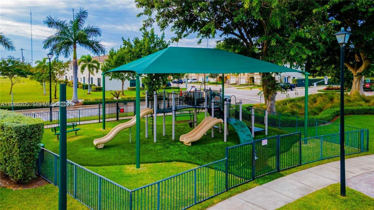 470 NE 194th Ter, Unit 470, Miami, FL 33179 Photo